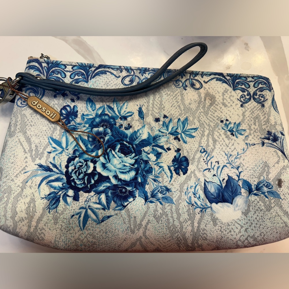 Dosall case . Great condition - Picture 2 of 3